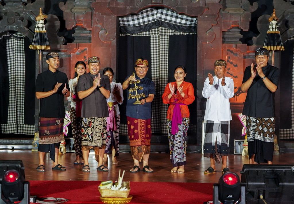 Sekda Adi Arnawa Buka Grand Final Jegeg Bagus Kelurahan Kapal 2023